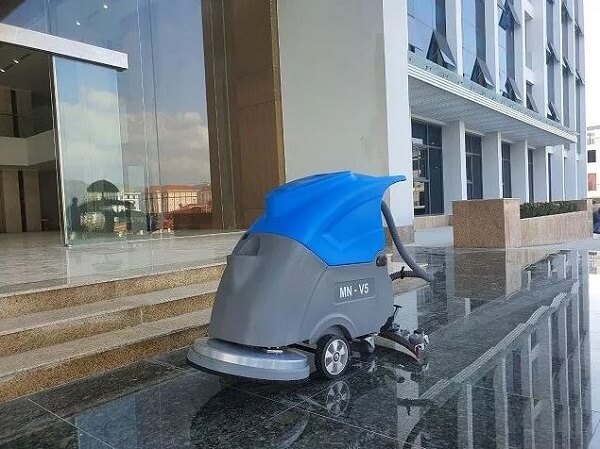 Máy chà sàn liên hợp đẩy tay Magnum V5