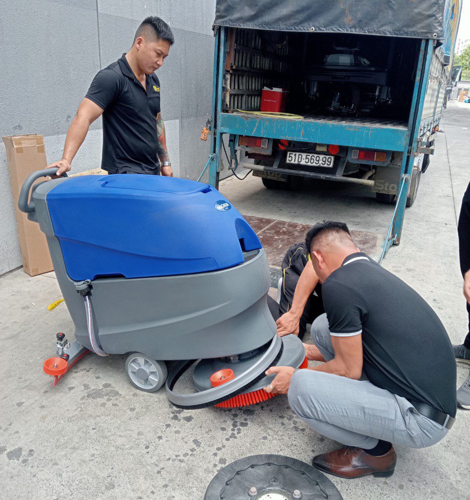 Thay thế bàn chà, mâm chà cho máy chà sàn